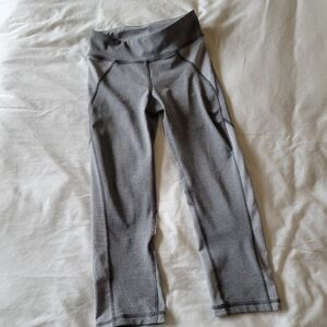 Aeropostale (Live Love Dream) Capri Activewear in grey, Size XS